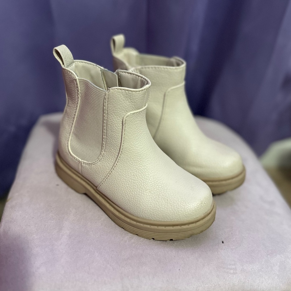 White toddler boot - Picture 1 of 3
